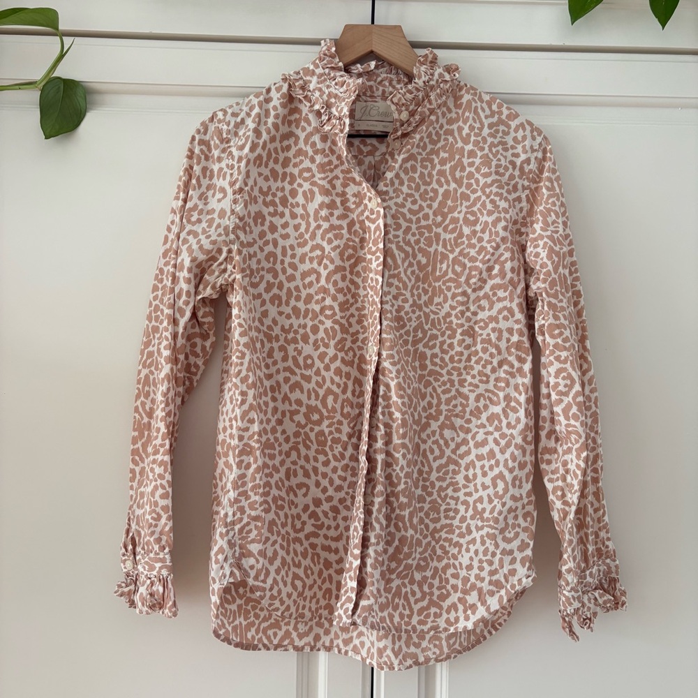J Crew 8 Classic Fit Ruffle Button Down Shirt in Pink Leopard - Picture 2 of 5